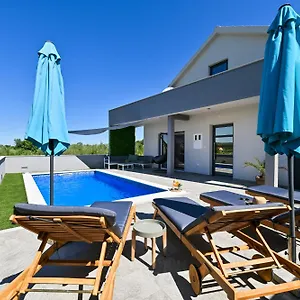 Luxurious Natali Ferienhaus